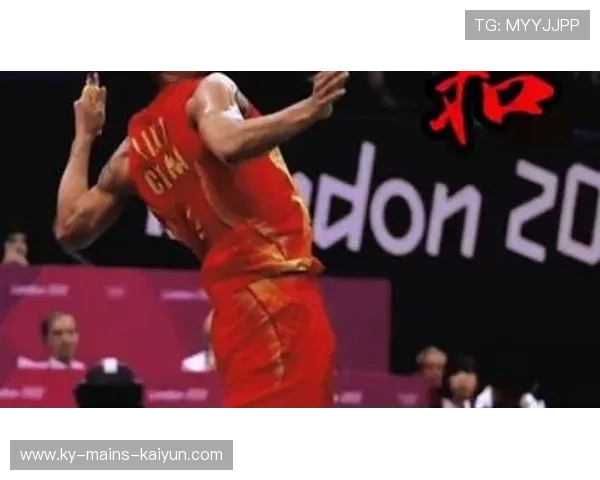 羽毛球男单打懵对手！连贯暴怒扣杀